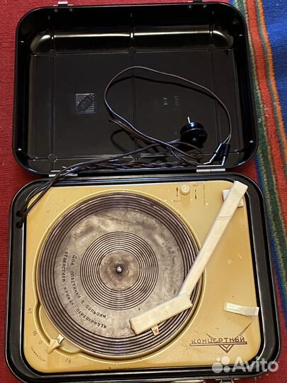 Виниловый проигрыватель СССР