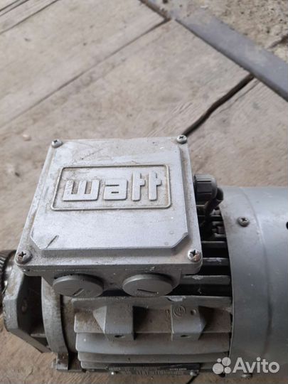 Электродвигатель с редуктором