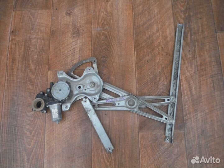 Стеклоподъемник передний левый toyota Auris 1 2008