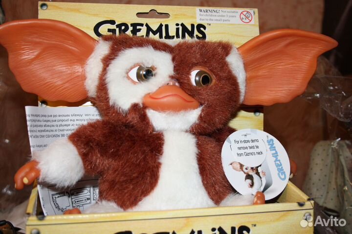 Гремлин Гизмо и плюшевые игрушки зайчик, собачка