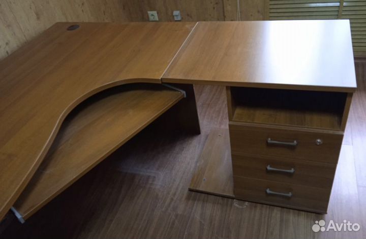 Компьютерный стол бу в отличном состоянии