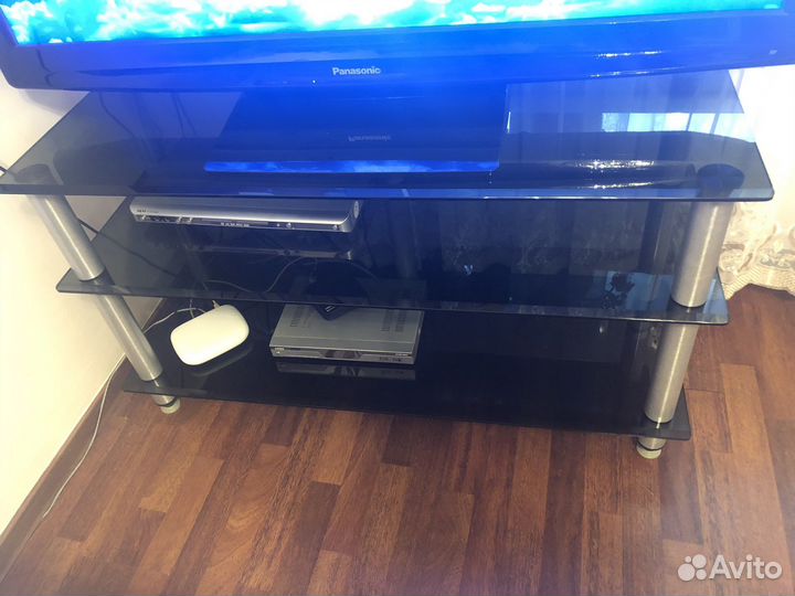 Стеклянная тумба под тв