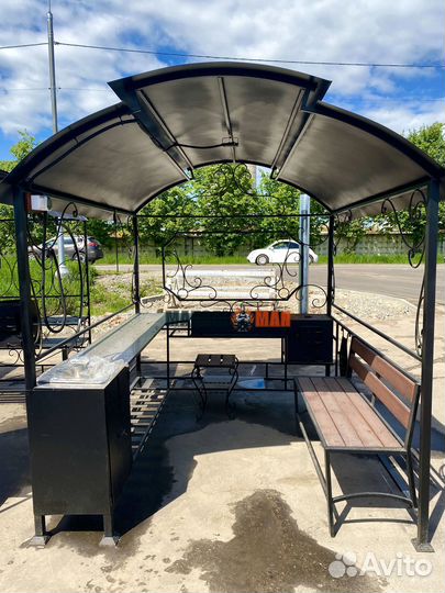 Мангал с крышей