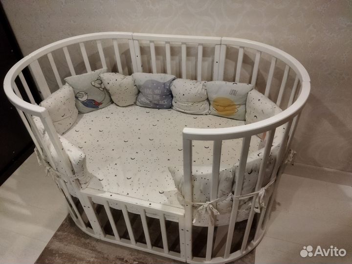 Детская кроватка с маятником круглая