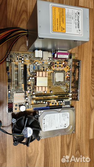 Материнская плата с процессором и памятью