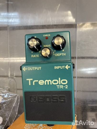 Гитарная педаль тремоло Boss TR-2