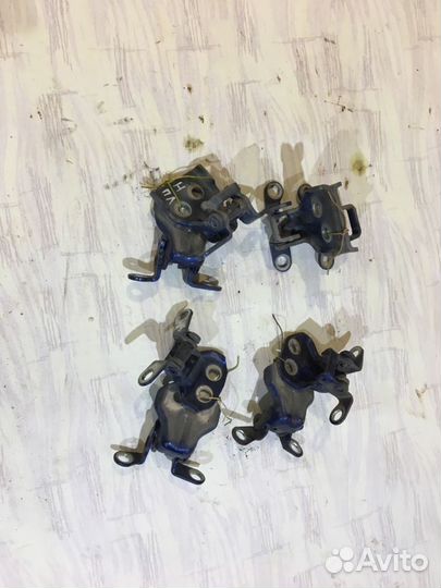 Форд Фиеста Мк5 Фьюжн петля дверная оригинал