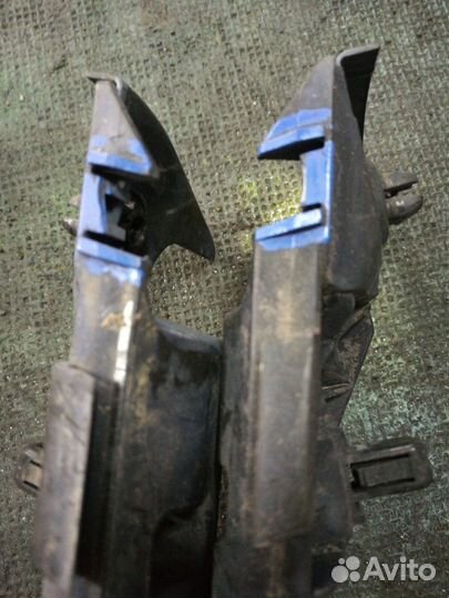 Крепление бампера Toyota Wish ZNE10G (Переднее)