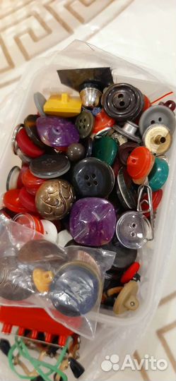 Ткани, пуговки, нитки для вязания, кружево