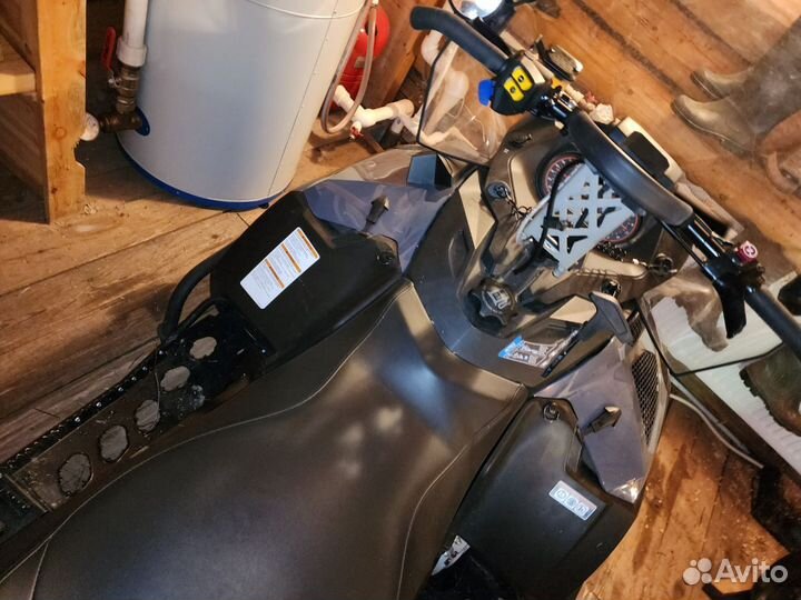 Снегоход BRP Ski-Doo Skandic WT 550 (2016)