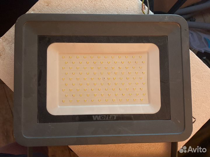 Прожектор светодиодный wolta