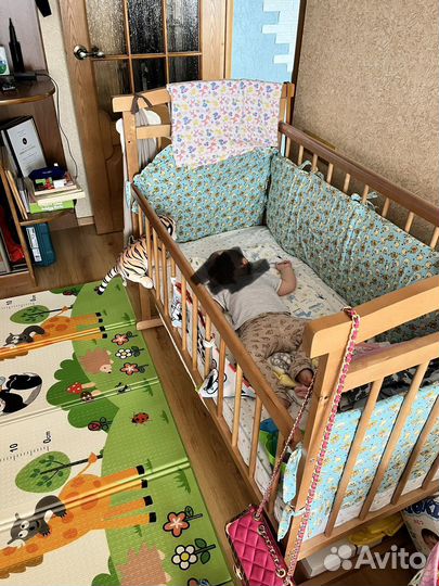 Детская кроватка с матрасом и бортиками