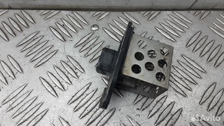 Реле вентилятора радиатора Volkswagen Passat