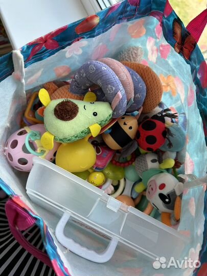 Детские игрушки для новорожденных
