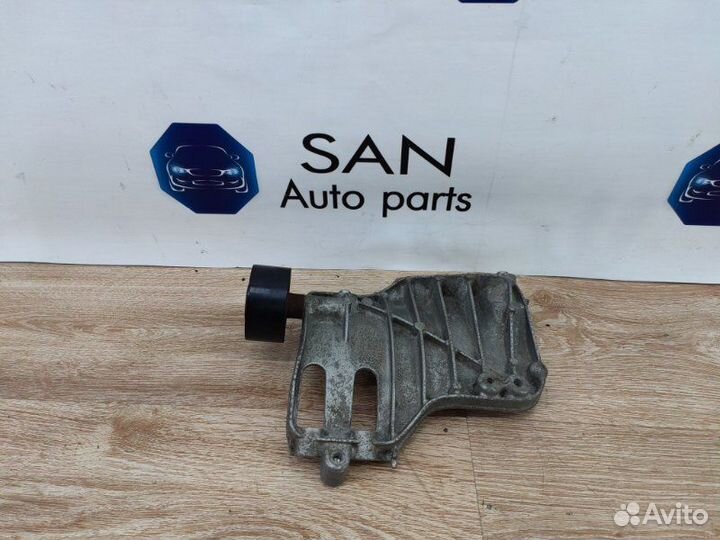 Кронштейн компрессора кондиционера Bmw X5 Рест E70