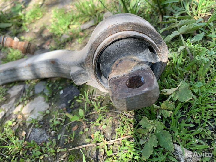 Кулак Mitsubishi ступица galant 8 EA7A