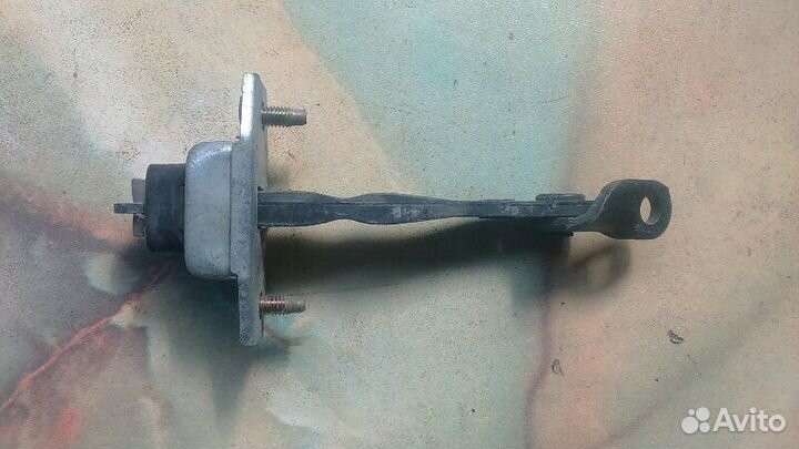 Ограничитель двери передний правый Toyota Mark Ii