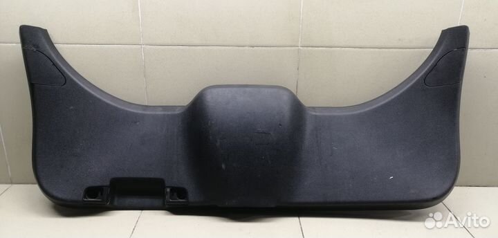 Обшивка двери багажника Kuga 2008-2012