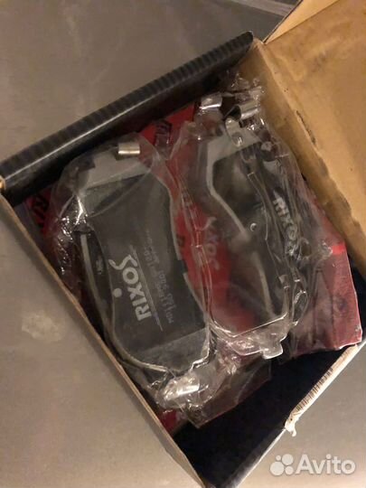 Тормозные колодки передние новые Nissan Almera