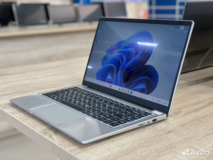 Ноутбук 4 ядерный 256/8 Free Hobby V10