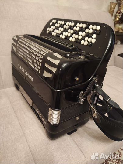 Баян Итальянский,4х голосный, смотрите видио