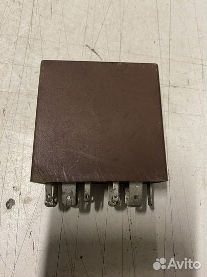 Реле стеклоочистителей Audi A6