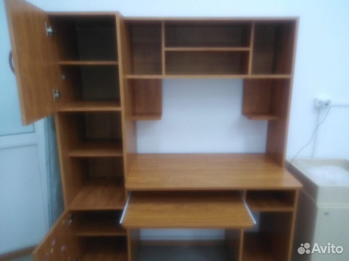 Письменный стол для компьютера