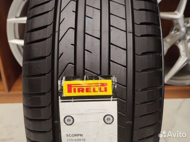 Pirelli P Zero Sports CAR 255/45 R19