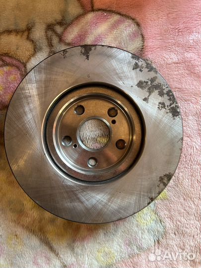 Диски тормозные перед Toyota Avensis2 с 03-09г
