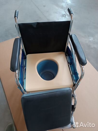 Кресло коляска инвалидная с санитарным устройством