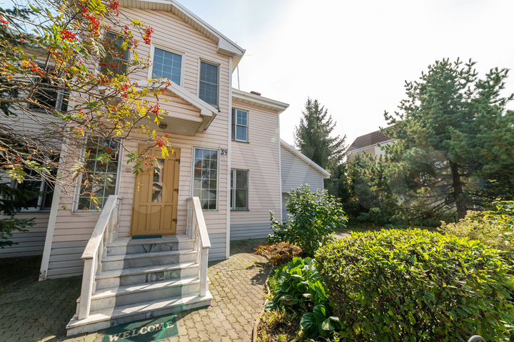 Дом 238,3 м² на участке 8 сот.