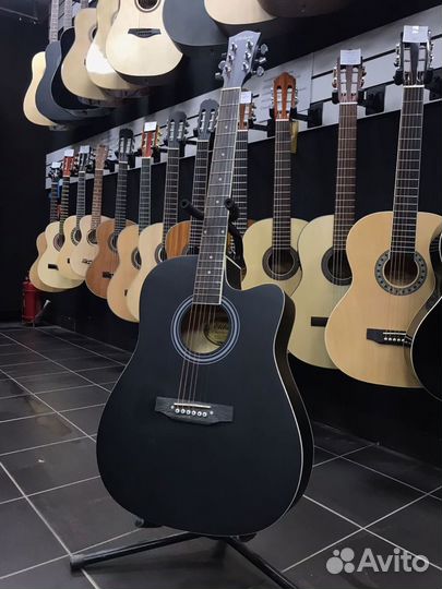 Акустическая гитара Новая
