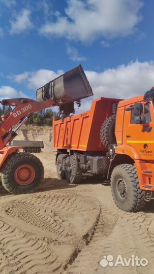 Водитель самосвала