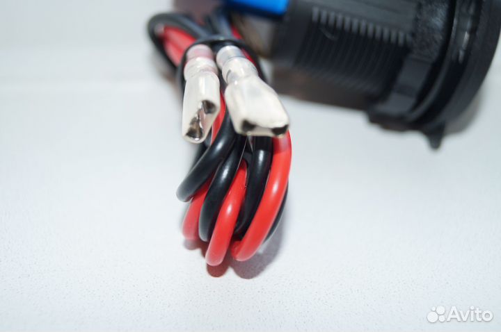 Автомобильное зарядное устройство врезное