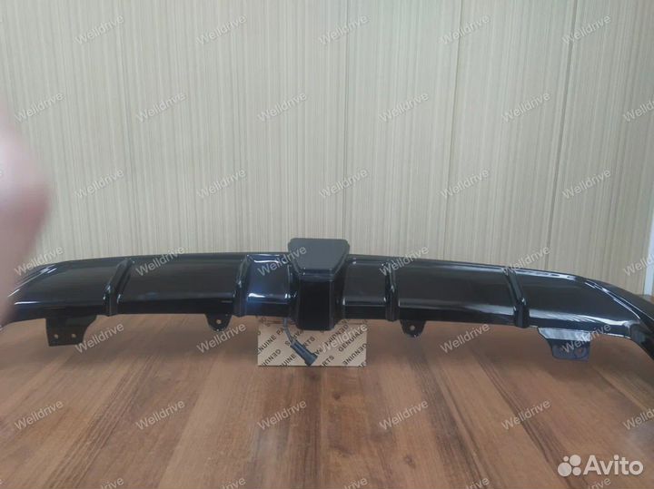 Диффузор BMW X5 G05 со стоп-сигналом глянец