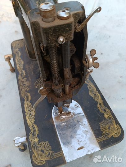 Швейная машинка lucznik 82r со львом