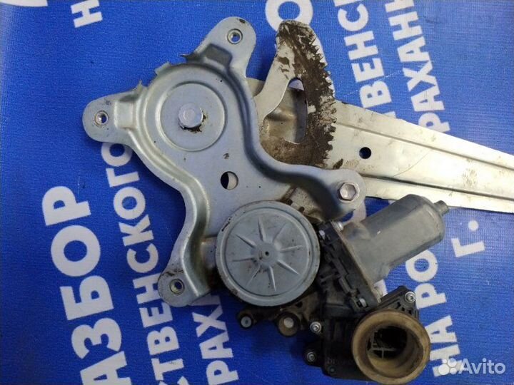 Задний правый стеклоподъемник Toyota Camry 40