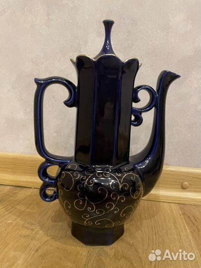 Кофейник фарфоровый с позолотой