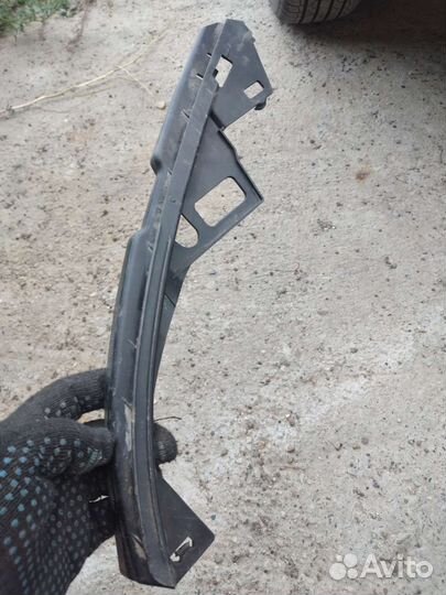 Крепление бампера под фарой volvo s40 v50 c30