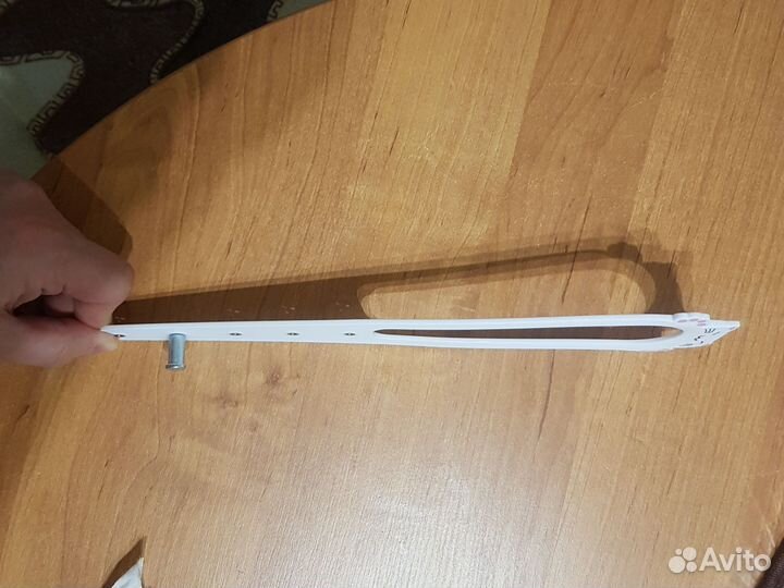 Регулируемая защелка двернго держателя для питомца