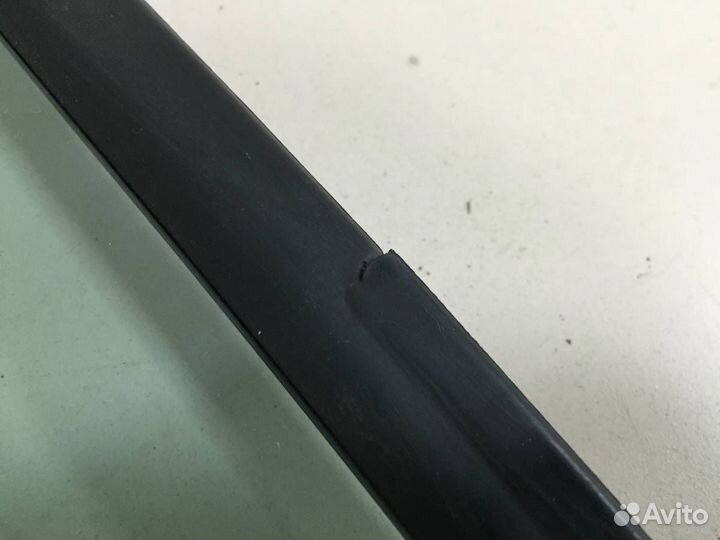 Стекло двери задней правой форточка Volkswagen Pol
