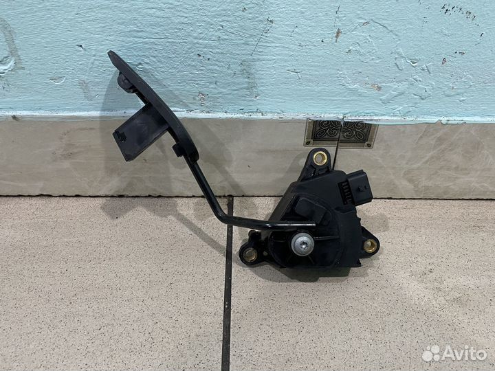 Педаль газа Nissan tiida C11