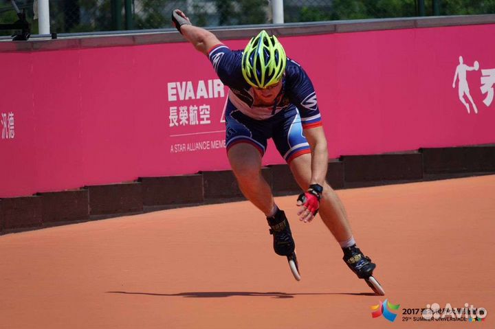 Профессиональный тренер по роликовым конькам