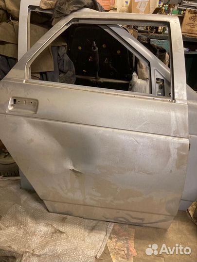 Дверь правая ваз 2110 задняя с дефектом