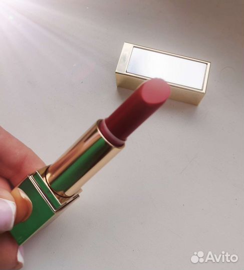 Помада Estee lauder