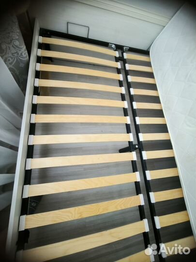 Кровать с матрасом 140* 200 бу