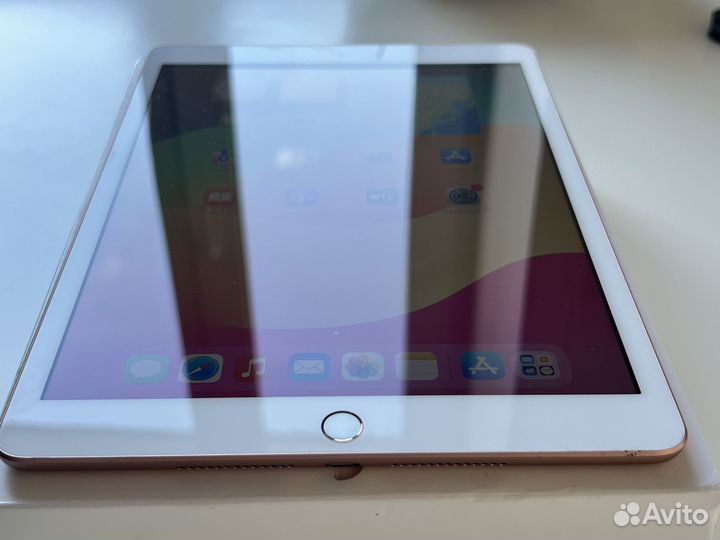 iPad 8 поколения 2020 32GB Wi-Fi Gold акб 100
