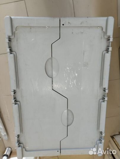 Пластиковые контейнеры с распашной крышкой