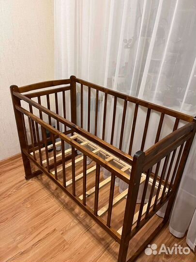 Детская кроватка с матрасом