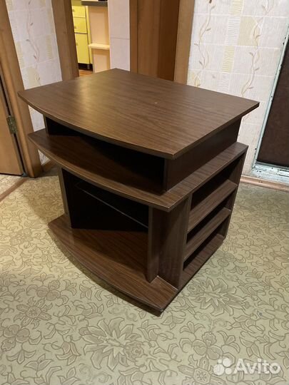 Тумба под телевизор на колесах б/у